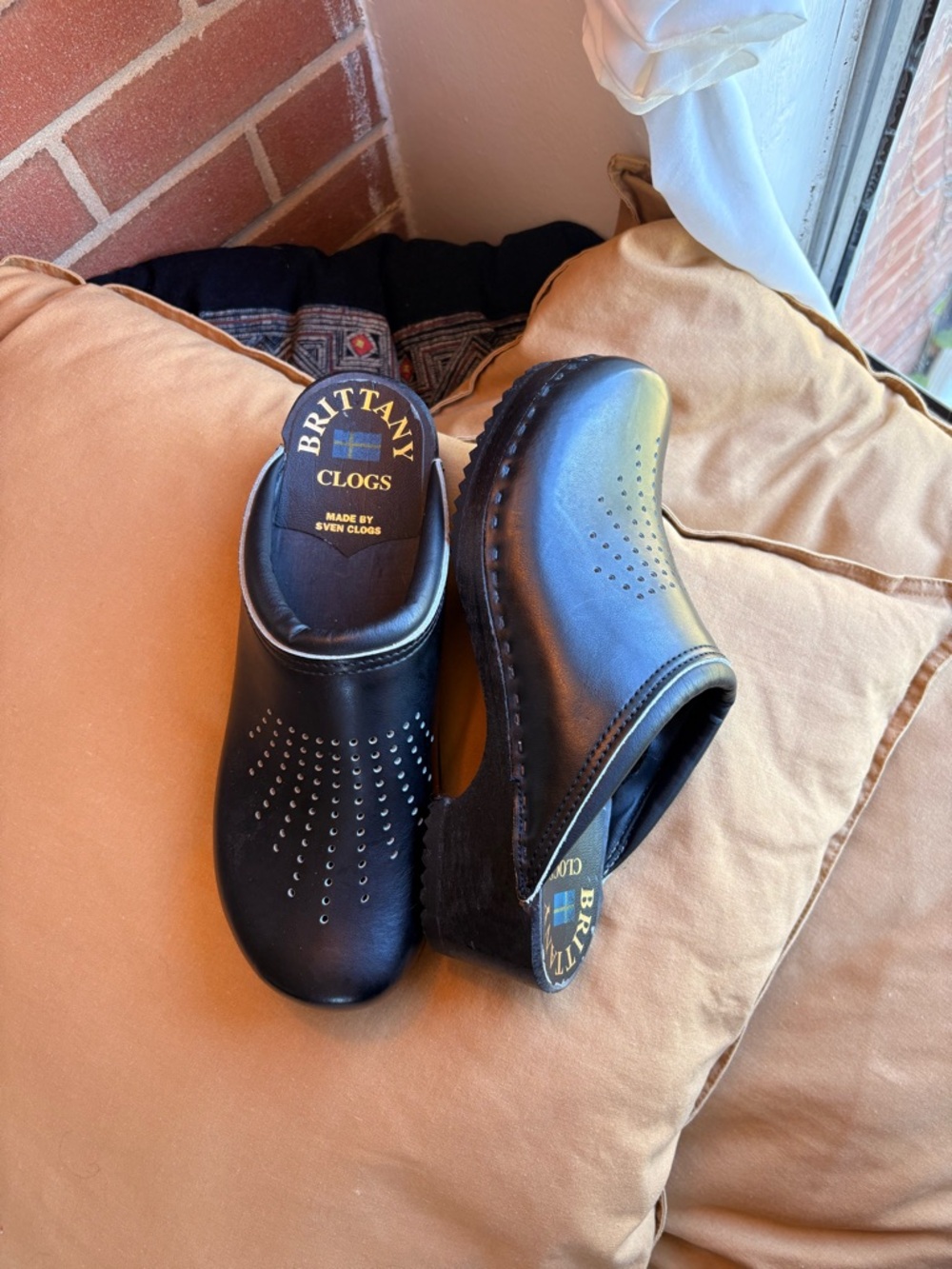 Sven Brittany Black Leather Clogs